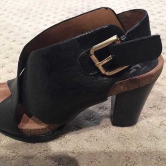Sofft sandal heels 6 1/2 - brand new, never worn. - Picture 2 of 4